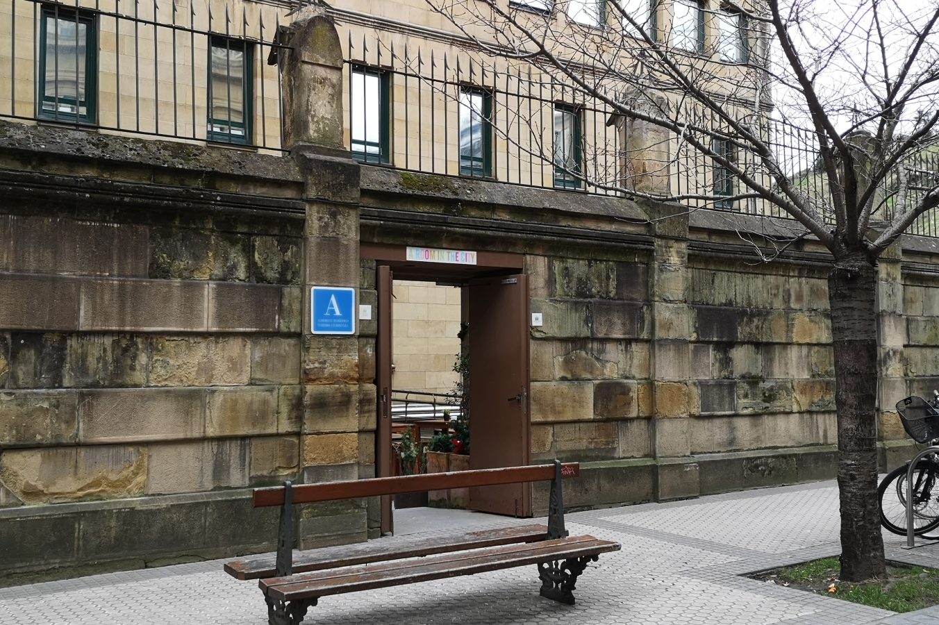 cropped-ALBERGUE-A-ROOM-IN-THE-CITY.jpg